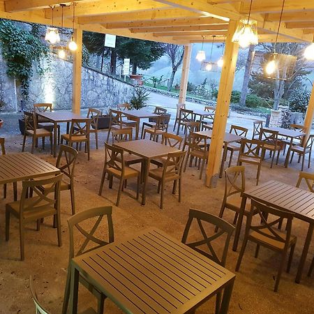 Hotel Pineta Ristorante Country House In Fabriano 坎普多尼科 外观 照片
