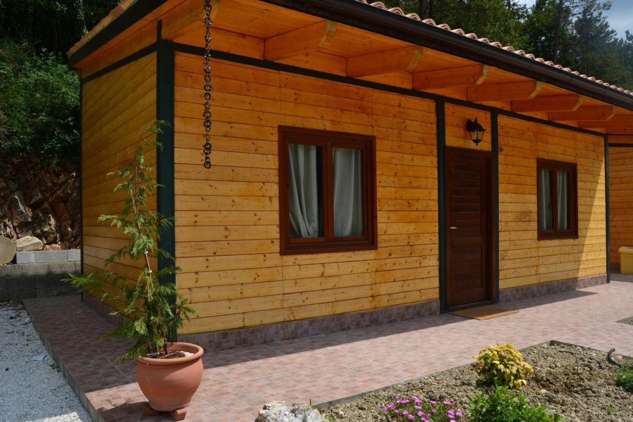 Hotel Pineta Ristorante Country House In Fabriano 坎普多尼科 客房 照片