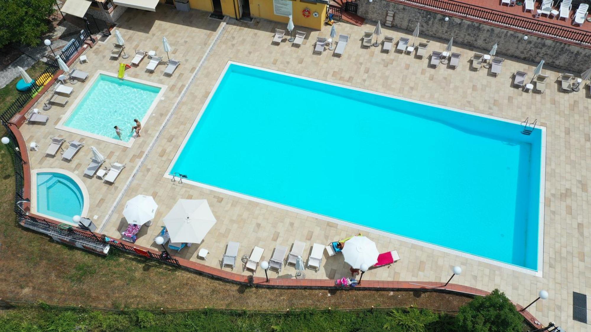 Hotel Pineta Ristorante Country House In Fabriano 坎普多尼科 外观 照片
