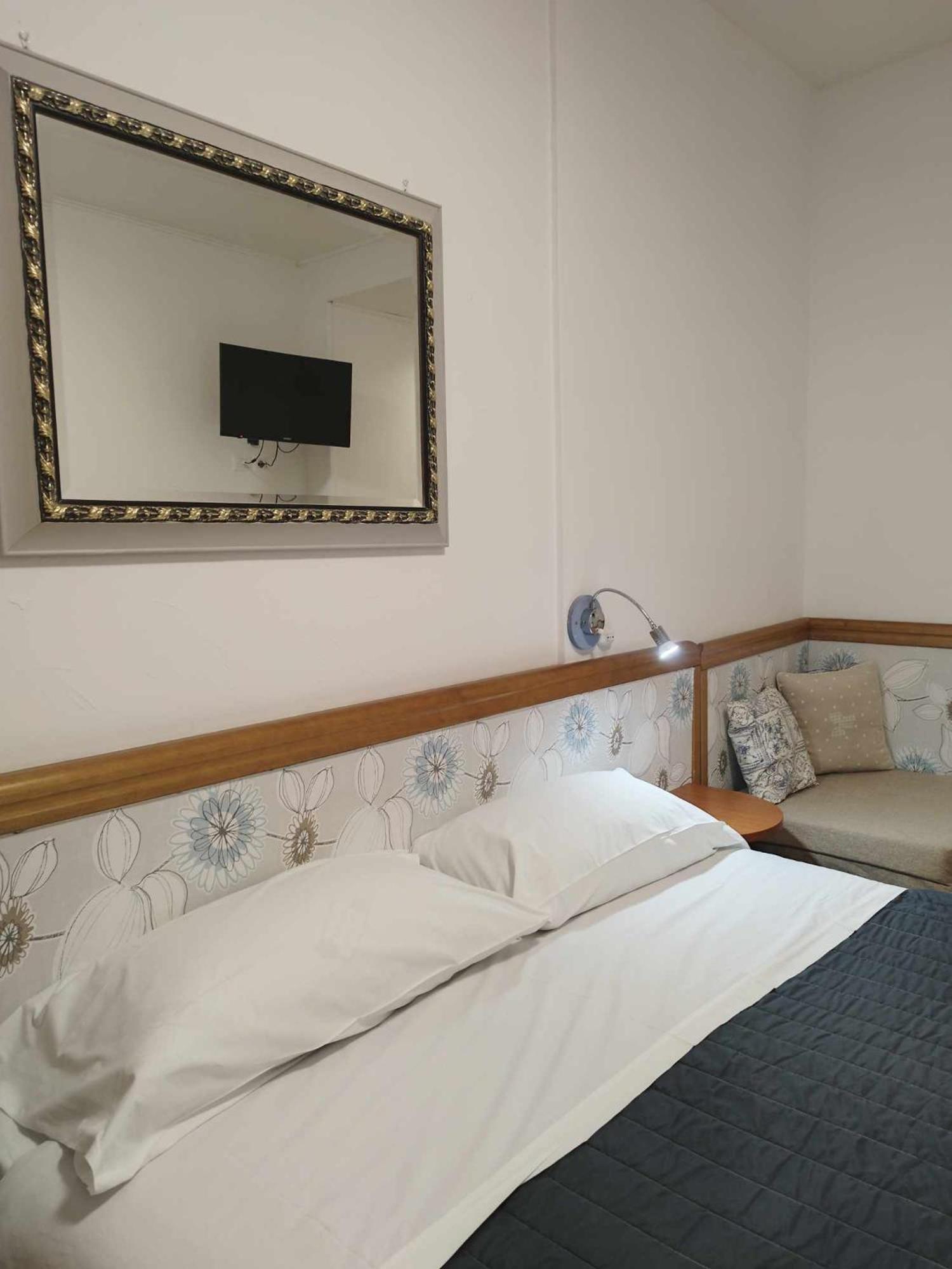 Hotel Pineta Ristorante Country House In Fabriano 坎普多尼科 外观 照片