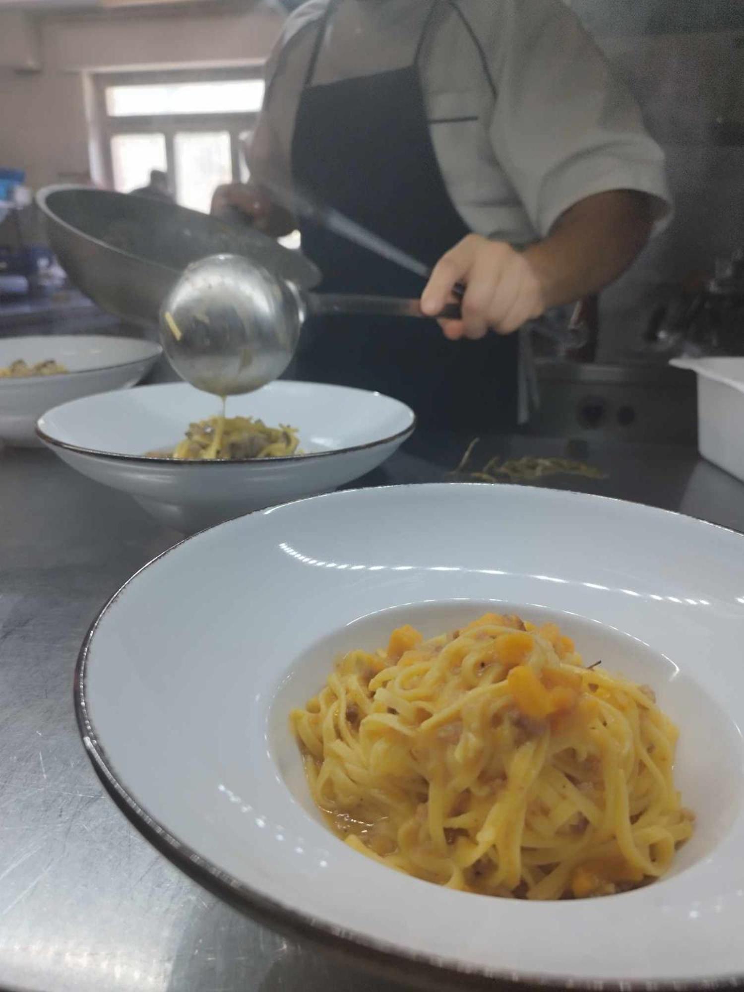 Hotel Pineta Ristorante Country House In Fabriano 坎普多尼科 外观 照片