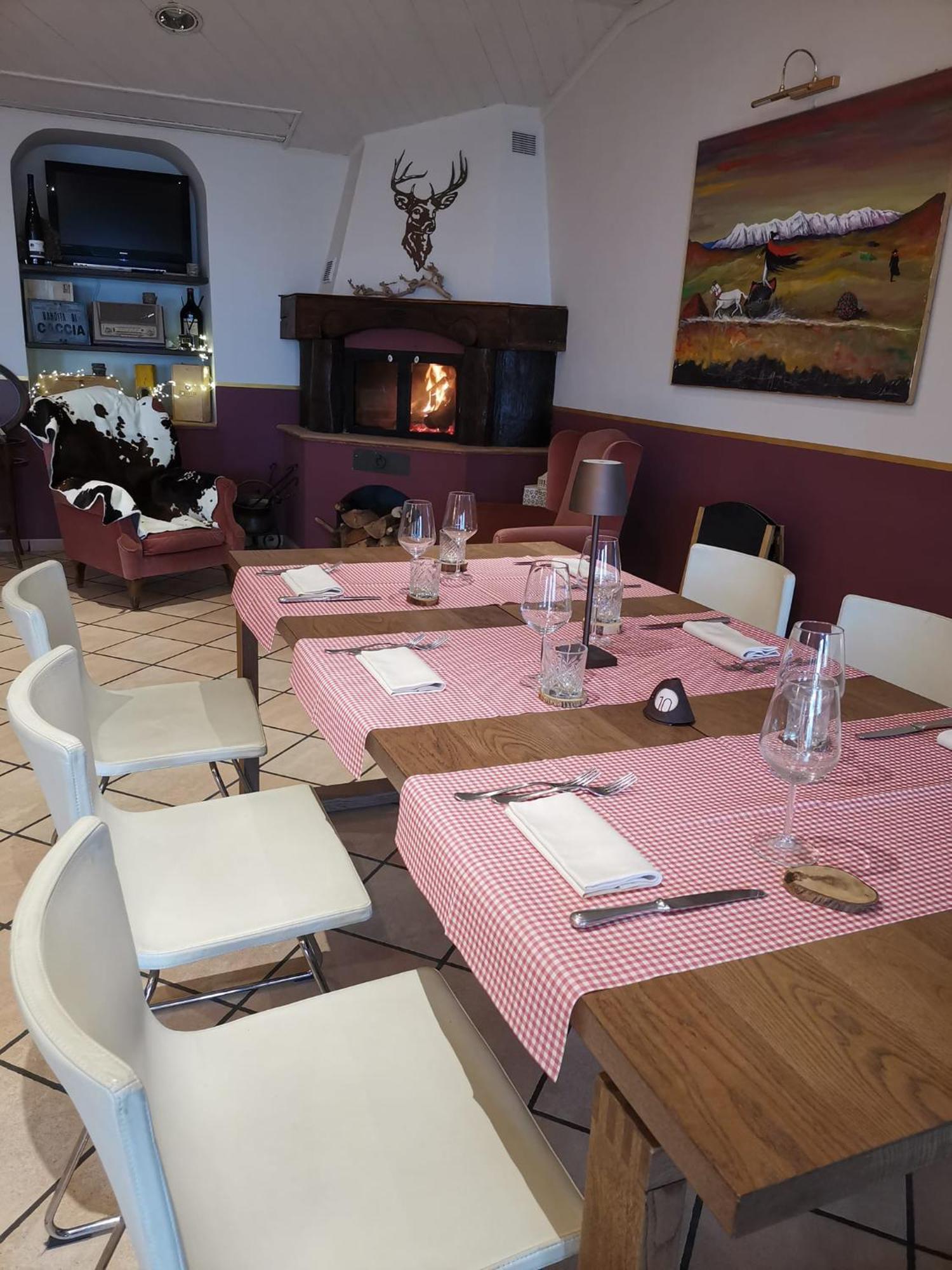 Hotel Pineta Ristorante Country House In Fabriano 坎普多尼科 外观 照片
