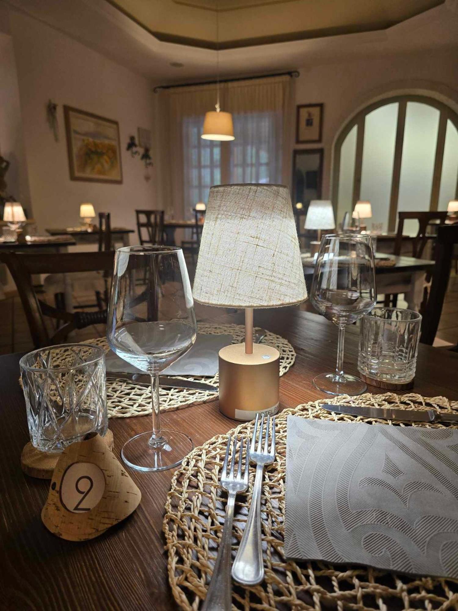 Hotel Pineta Ristorante Country House In Fabriano 坎普多尼科 外观 照片