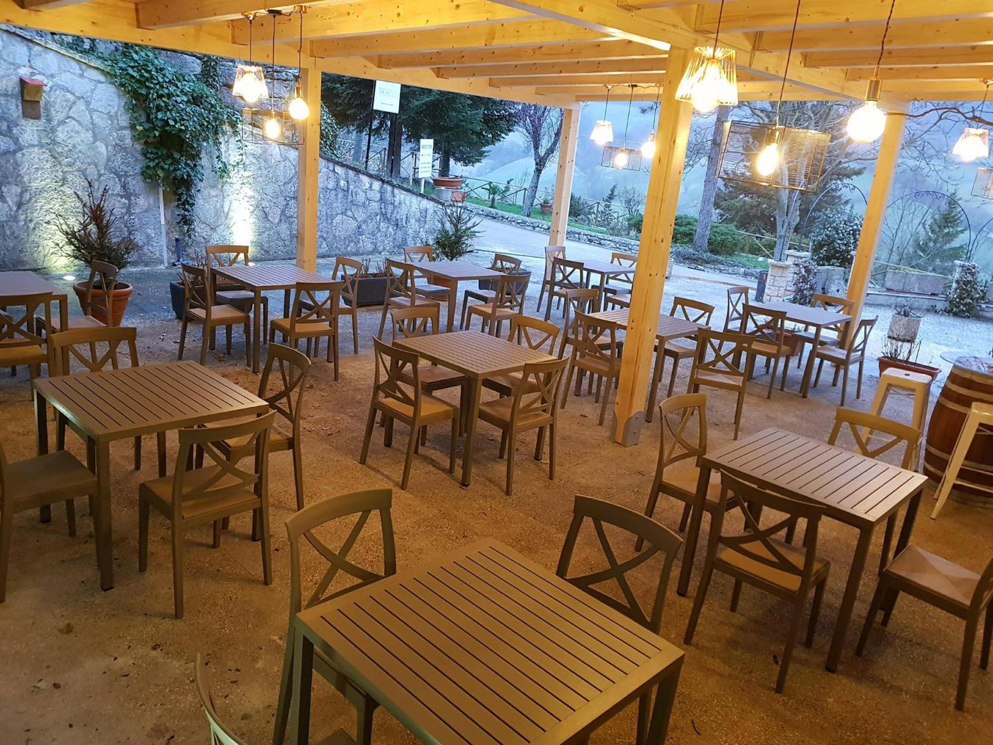Hotel Pineta Ristorante Country House In Fabriano 坎普多尼科 外观 照片