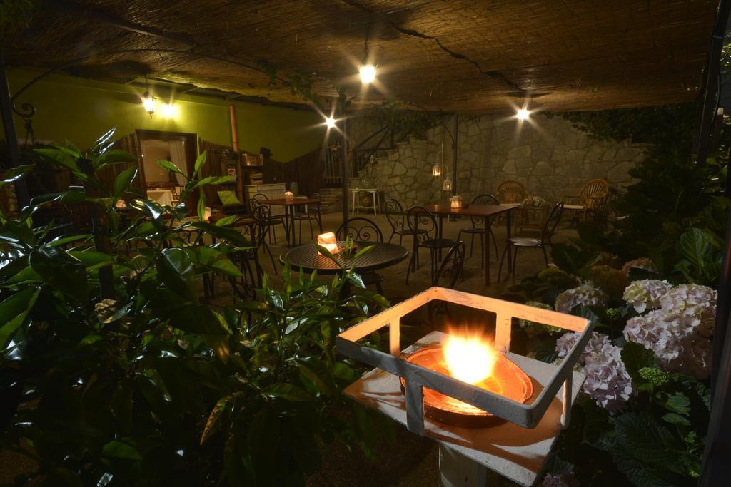 Hotel Pineta Ristorante Country House In Fabriano 坎普多尼科 外观 照片