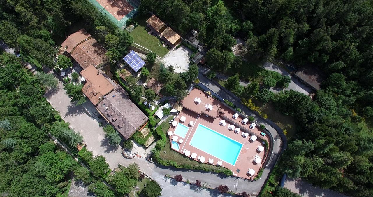 Hotel Pineta Ristorante Country House In Fabriano 坎普多尼科 外观 照片